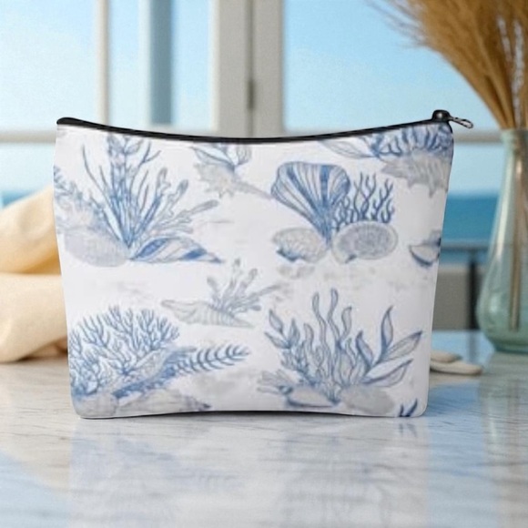 NWT Coastal Nautical Beach Theme Cosmetic/Beach Bag Pouch Size 8.7x6x1.5… - Picture 1 of 3